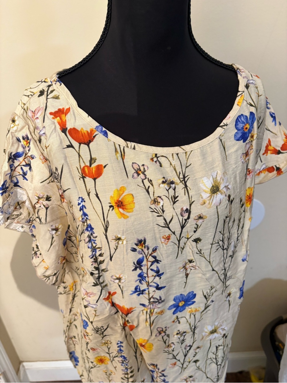 Floral Scoop Neck Tunic Top in Beige with Blue & Yellow Blooms.Flutter Sleeves